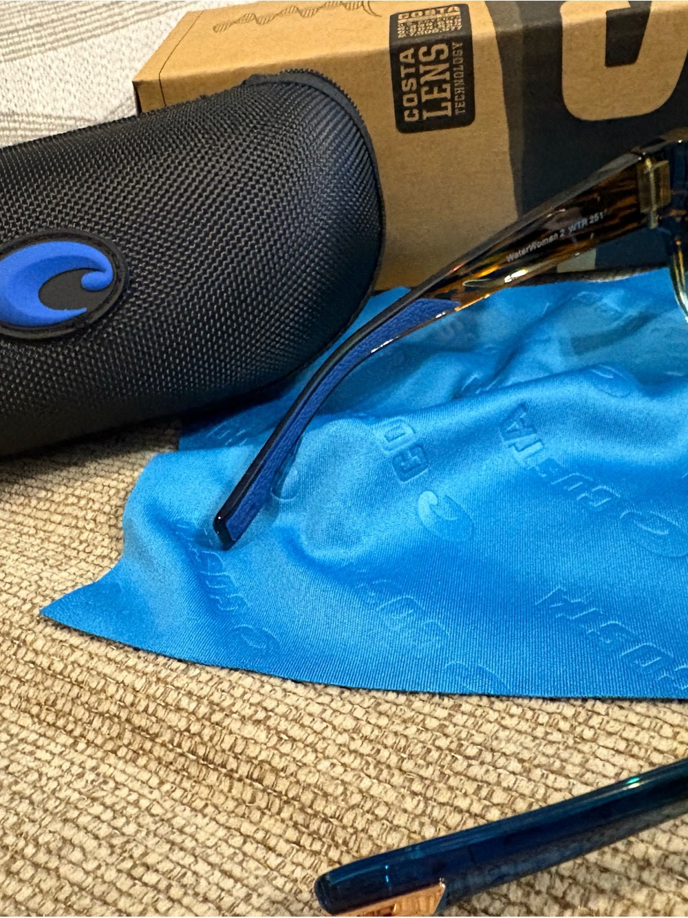 Costa Waterwoman 2 Sunglasses with 580p Blue Mirror Lenses - Picture 3 of 4